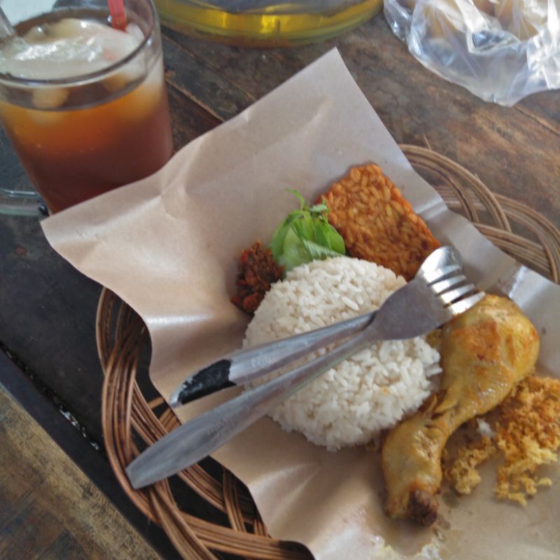 

Ayam Penyet Alika