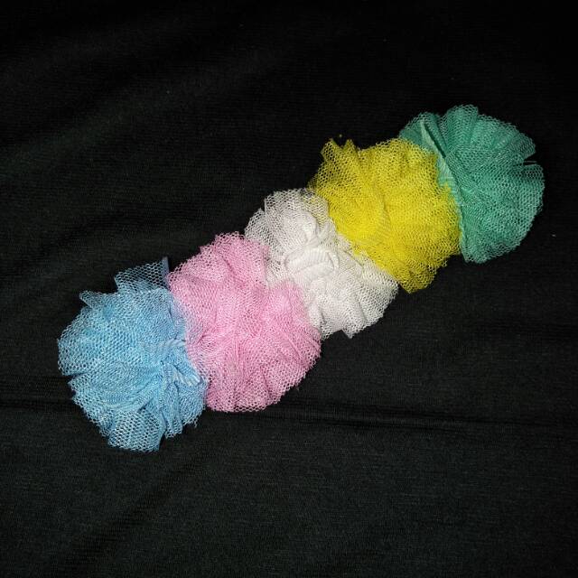 Bandana pompom pelangi