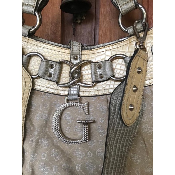 TAS GUESS AUTHENTIC PRELOVED