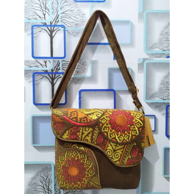 Tas selempang / tas ethnik / tas murah wanita / tas batik / tas mokamula