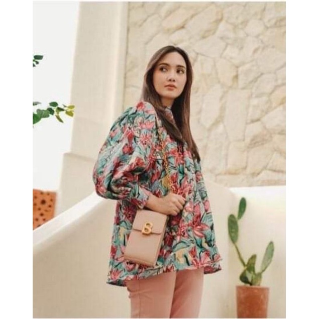 NEW Ready Siap Kirim Rare item BENANG JARUM CAMILA BLOUSE GREEN sz M