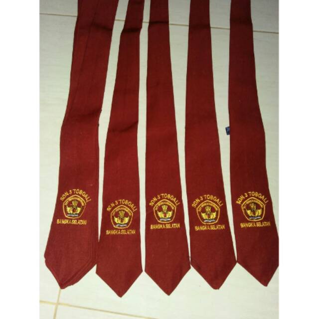 Dasi SD Bordir Logo Tutwuri Identitas Sekolah Bahan Tex Standar