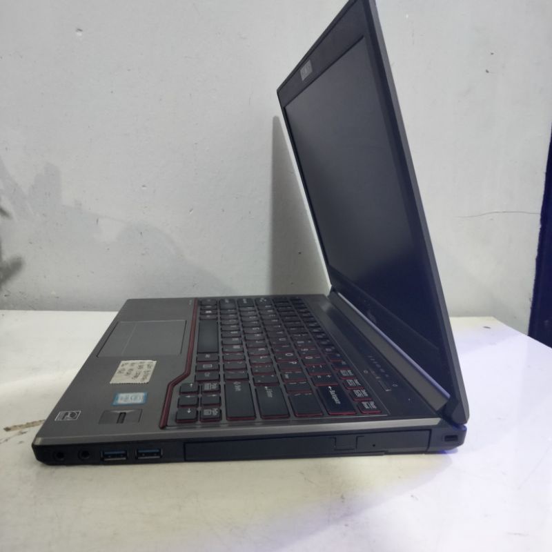 Laptop Fujitsu E series Intel core i5 6200U gen6 DDR 8gb