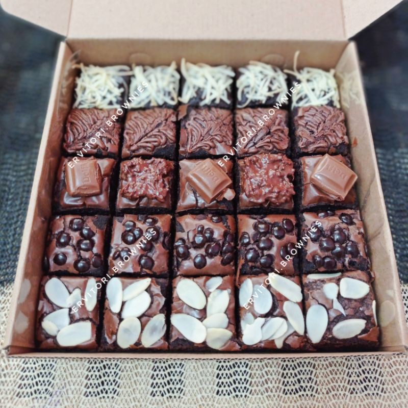 

Brownies Panggang Ervitori Aneka Rasa 25 Slice