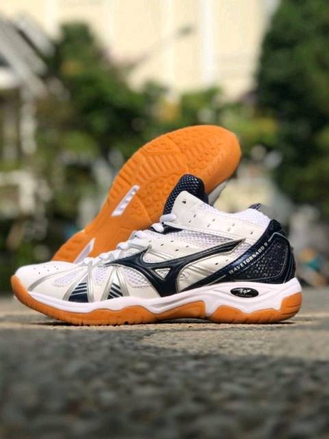 harga sepatu mizuno wave tornado 9