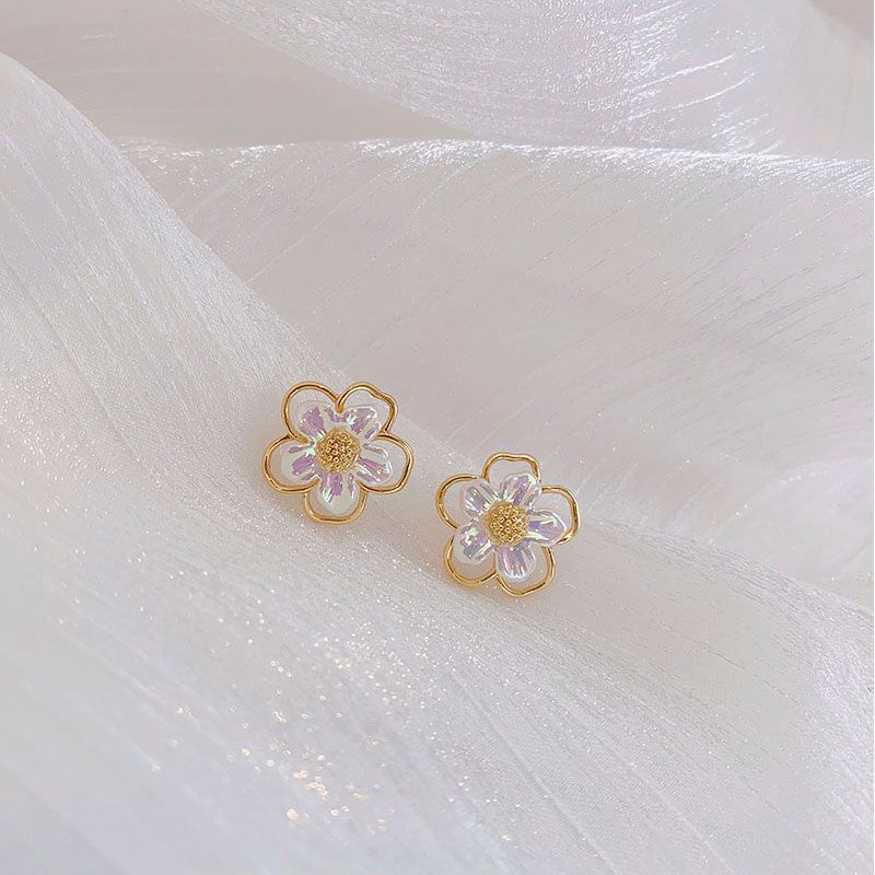 Tyra Earring/Anting bunga putih Korean Style