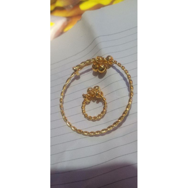 gelang+cincin bisa di stel ukuran besar kecil warna gold bahan titanium