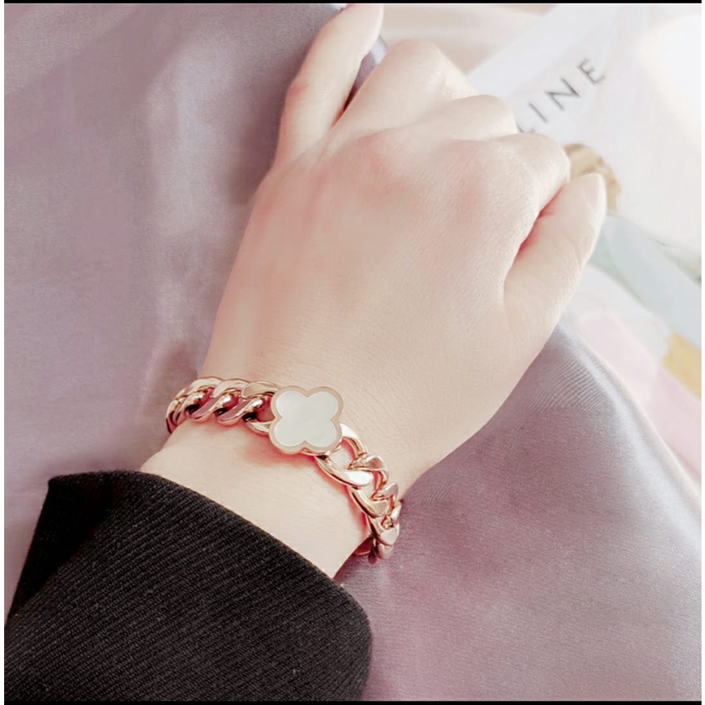 Gelang Tangan Rantai Wanita / Gelang Rantai Wanita Emas / Gelang Tangan Wanita Asli Titanium / Gelang Wanita Branded / Gelang Tangan Wanita Import / Gelang Tangan Wanita Terbaru