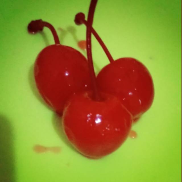 

Cherry merah tangkai