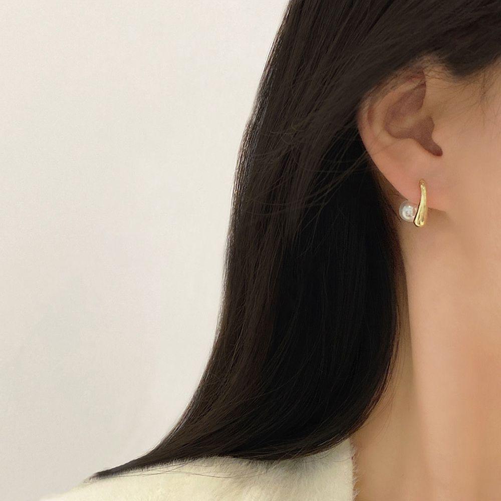 Anting Mutiara Bentuk C Geometris Bahan Alloy Gaya Korea Untuk Wanita