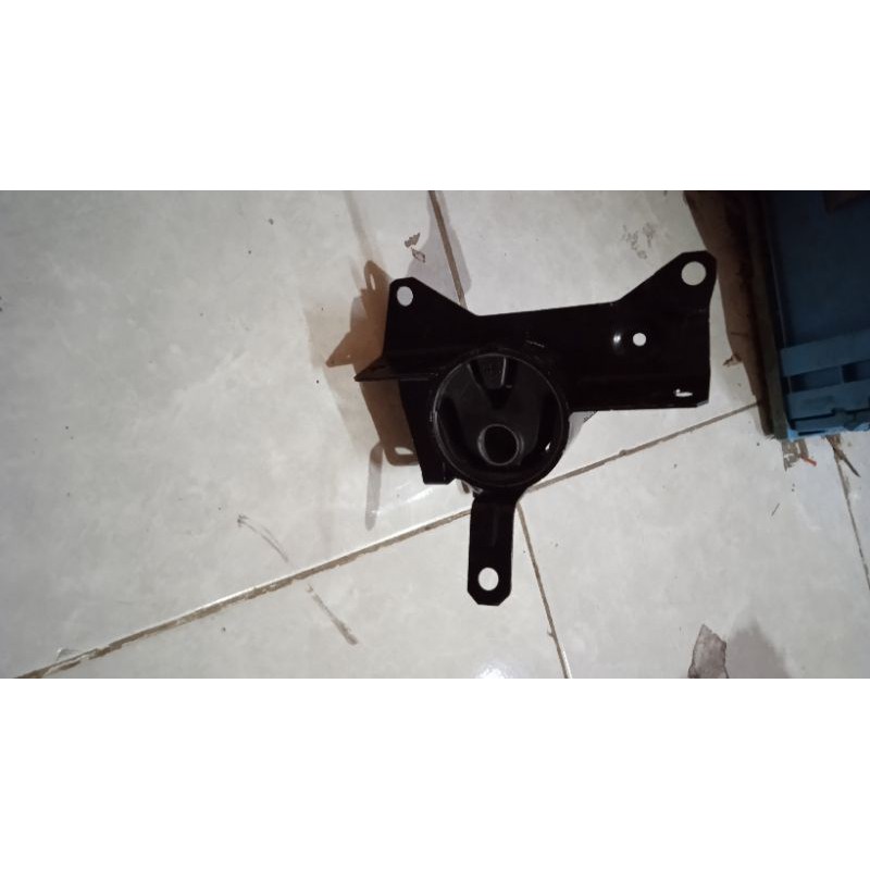 engine mounting depan kiri all new ertiga matic