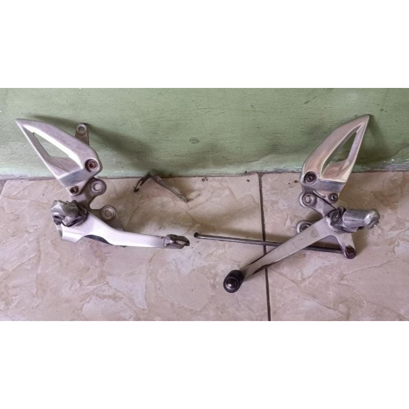 Underbone/Footstep Xabre Original