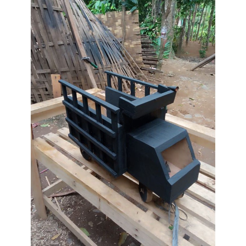 mobilan miniatur kayu