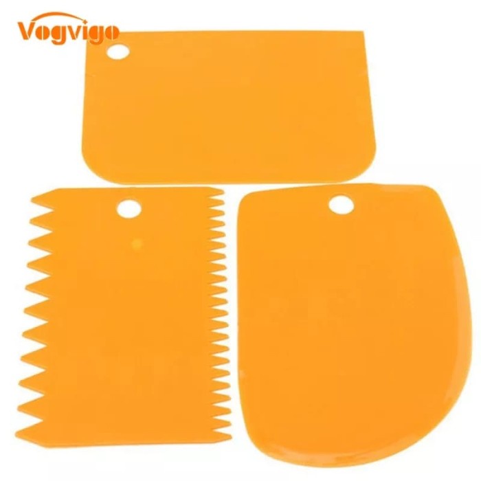 

KUE-PENGHIAS-ALAT- SET 3/POTONG ADONAN/PONDANT/SPATULA/SCRAPPER BERMOTIF/ALAT DEKORASI CA - PUTIH
