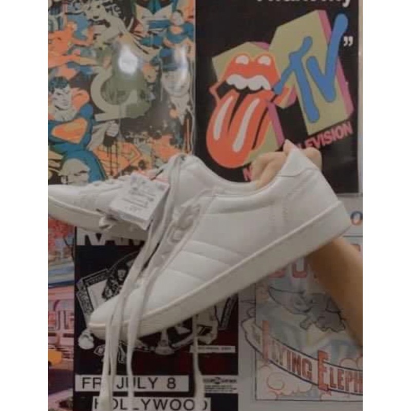 sepatu casual pull and bear white