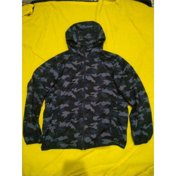 jacket uniqlo camo runing