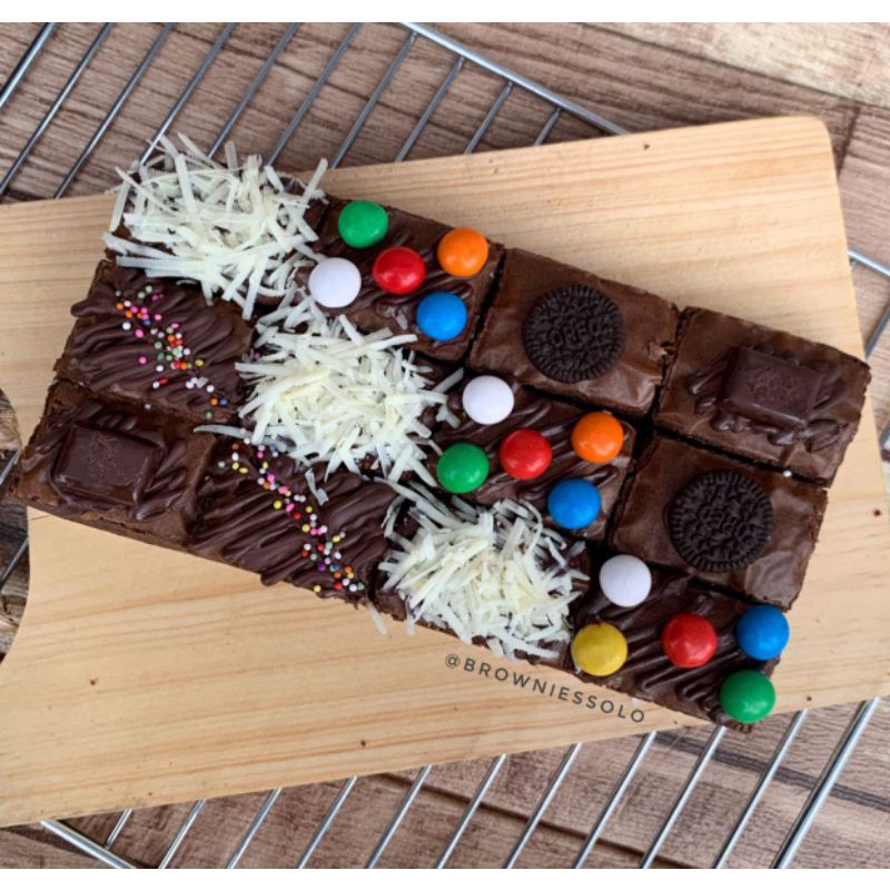 

Brownies size kecil topping reguler