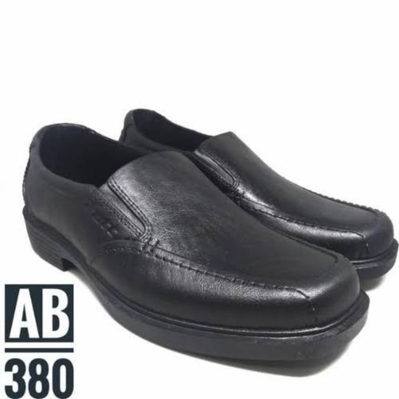 sepatu pantofel ATT AB 380 full hitam sepatu pantofel karet pria