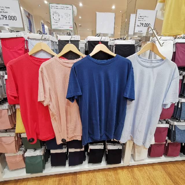 SALE Kaos uniqlo  cowok crew neck dry color Shopee  Indonesia