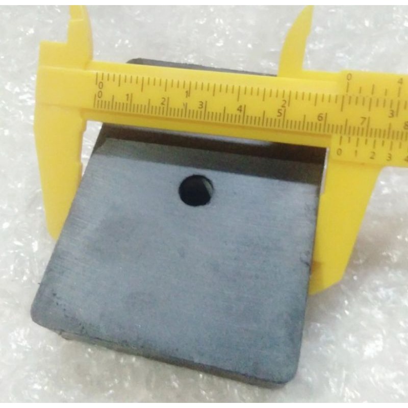 MAGNET FERRITE MODEL KOTAK SUPER LENGKET SIZE 83×64MM TEBAL 18MM