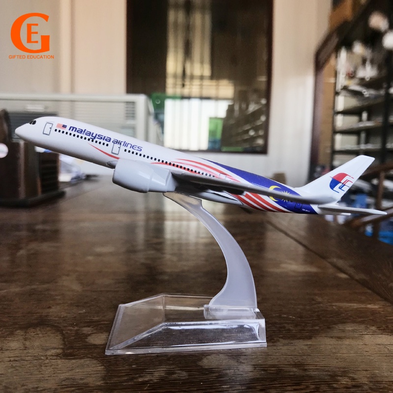 Miniatur Diecast Pesawat Terbang Malaysia Airlines A350 Bahan Alloy Ukuran 16CM Dengan Stand Display