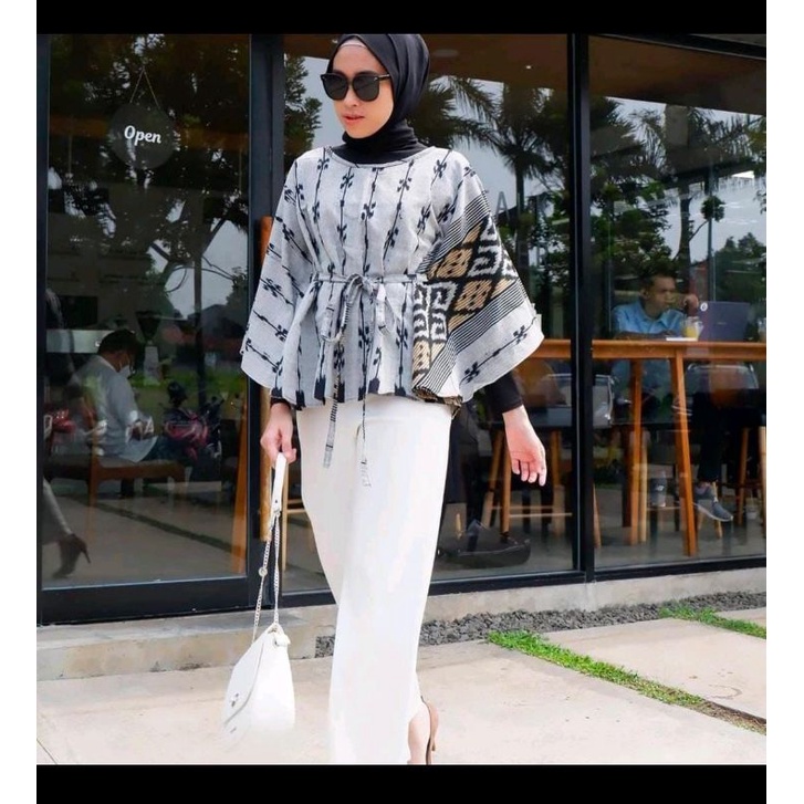 atasan kelelawar Tenun jepara putih tulang elegan