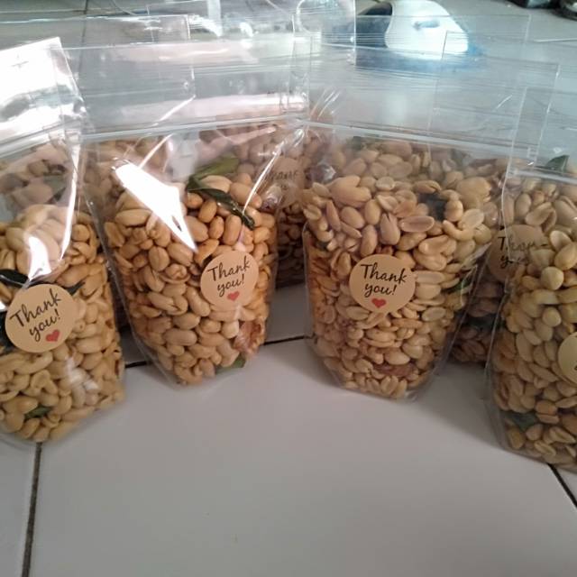 

Kacang bawang original,pedas manis