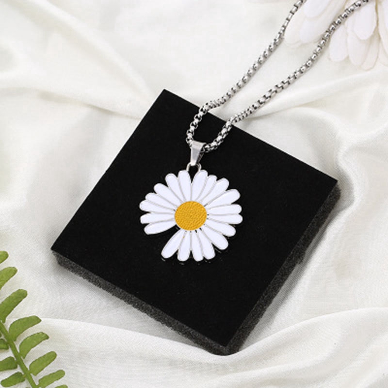 Kalung Korean GD Pmo Daisy Necklace Men&amp;Women Hip-hop Jewelry Accessories Daisy Pendant