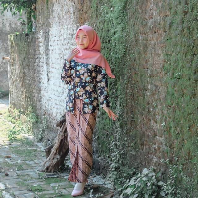 Kutubaru katun jepang. Kutubaru katun. Kebaya. Kutubaru florist. Setelan kutubaru. Ananthakebaya