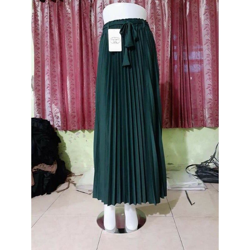 Plisket Bawahan Kebaya Rok Bawahan Kebaya Rok Plisket Tebal Rok Bawahan Rok Plisket Tebal Ori  Rok Bawahan Panjang Rok Plisket Tali PremiumRok Plisket Kebaya Bawahan Kebaya Plisket Bawahan Plisket Rok Rok Plisket Bahan Tebal Rok Bawahan Wanita-Hijau botol