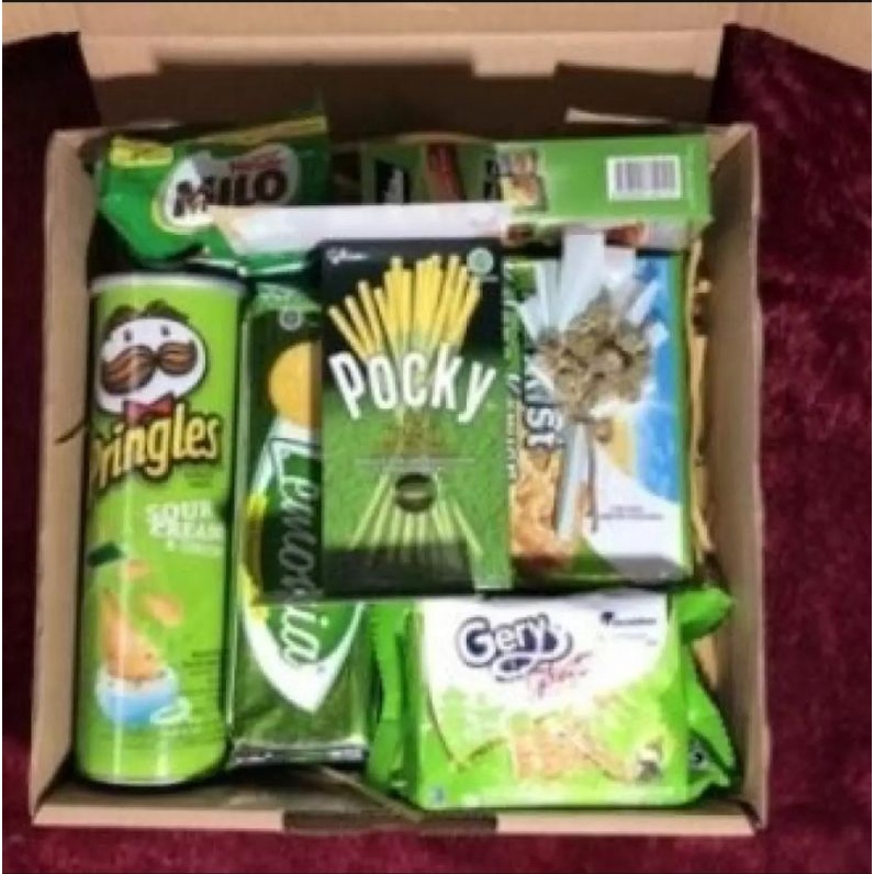 

hampers kado snack warna hijau/kado ulang tahun/kado anniversary