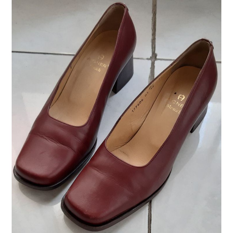 Sepatu etienne aigner