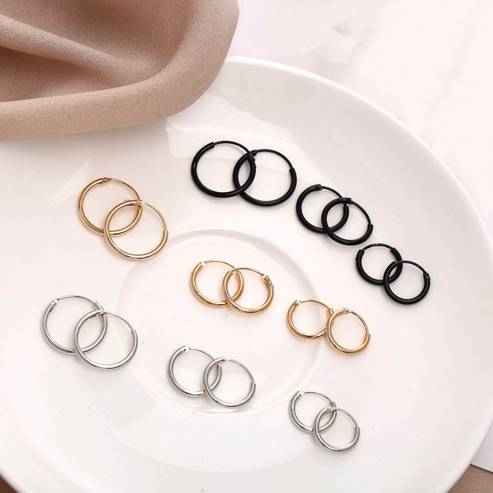 Anting Hoop Bulat Kecil Warna Emas / Hitam / Silver Gaya Punk Hip Hop Untuk Wanita