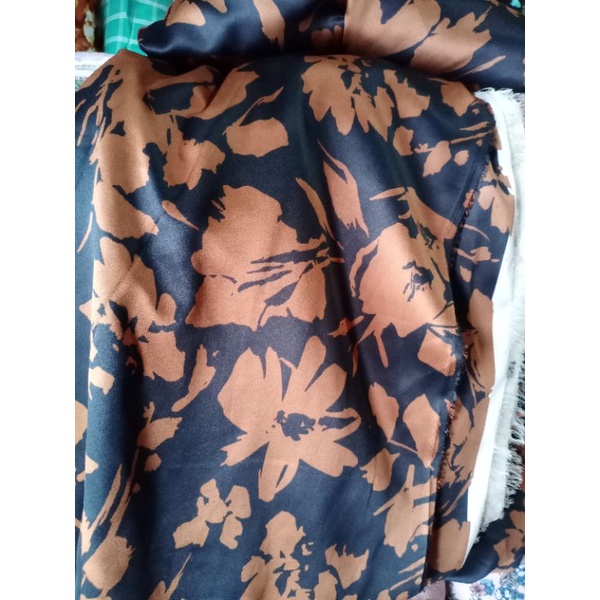 kain maxmara motif daun besar