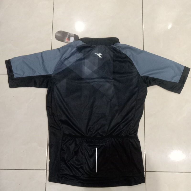 Kaos Diadora pesepeda