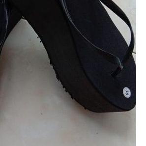 SANDAL JEPIT WEDGES POLOS HITAM 7CM