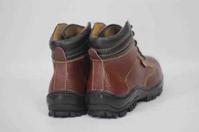 Sepatu safety kulit boots