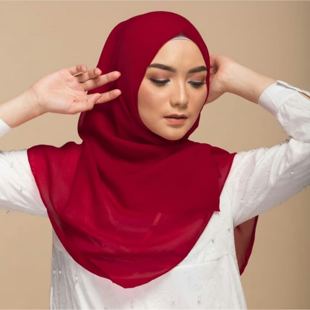 elzatta Jilbab Segi Empat Keisha Sadia Basic 2-129 - Merah