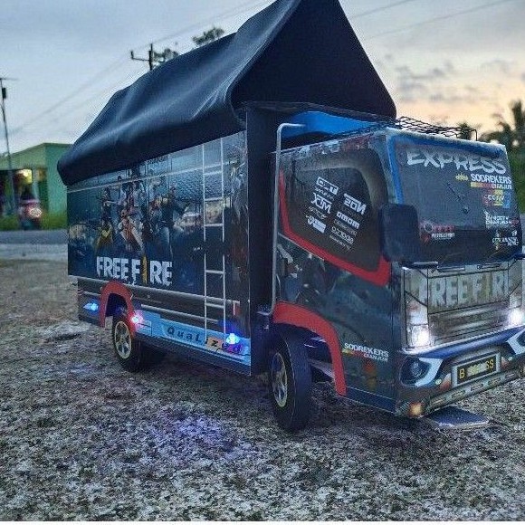 Miniatur truk oleng miniatur truk oleng jumbo variasi lampu terpal
