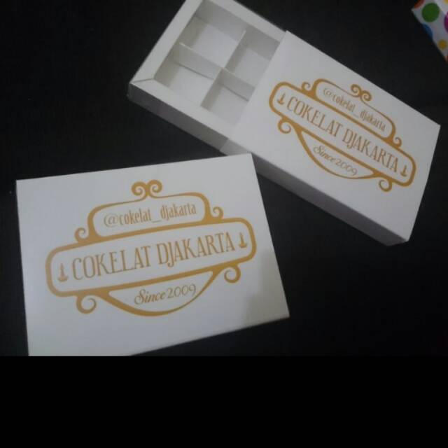 

BOX COKLAT sekat 6 dg Logo