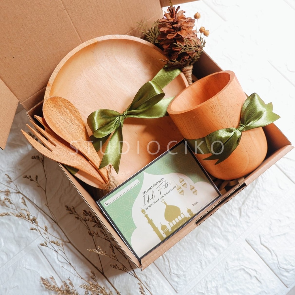 

Kado Pernikahan Wedding Gift Hampers Ulang Tahun Wisuda Gift Box Birthday Graduation Souvenir Pernikahan Hadiah Lebaran Natal Ultah Cewek Cowok Set Alat Makan Kayu