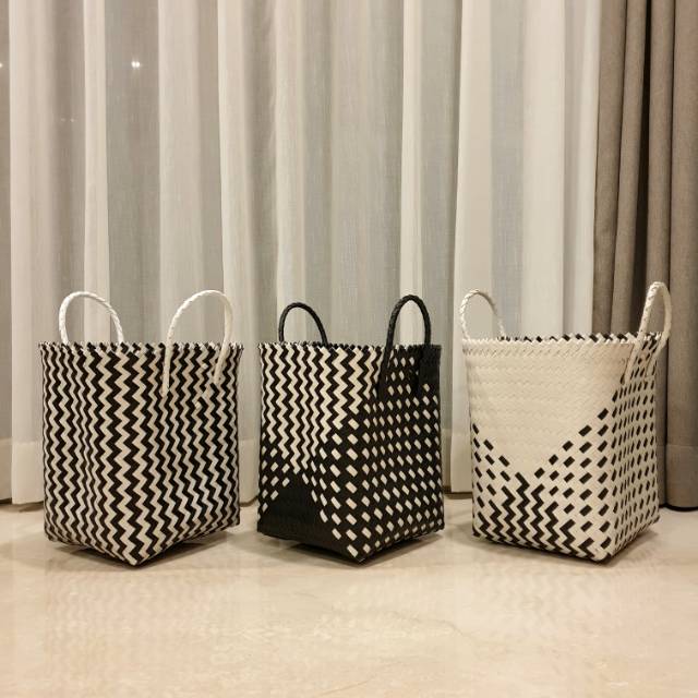 

Cover Pot Mono 27cm [H001] - Tas Parsel Lebaran, Tas Parcel, Tas Hampers, Goodie Bag