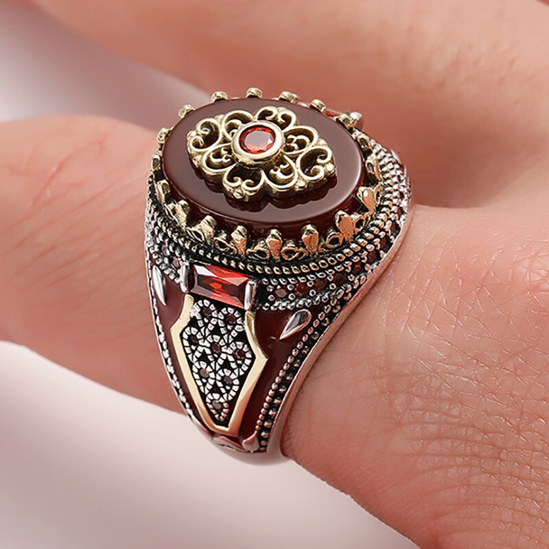 Fashion Cincin Batu Merah Bentuk Mahkota Gaya Vintage Untuk Pria Dan Wanita Suvenir Pesta Bergaya dan Sederhana