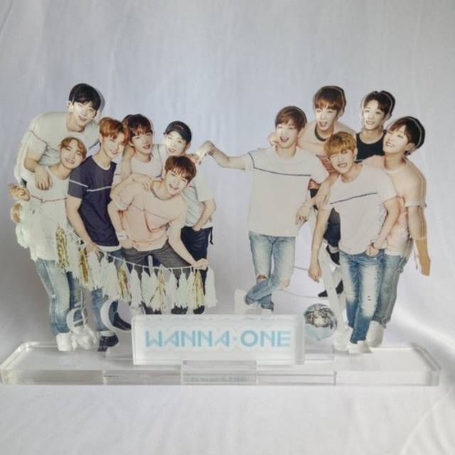 Standee akrilik, standee akrilik custom, standee plakat, standee kpop, standee kpop custom, plakat