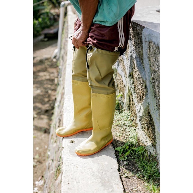 Sepatu Boot Sawah Karet Anti Keong Panjang 60cm - 37