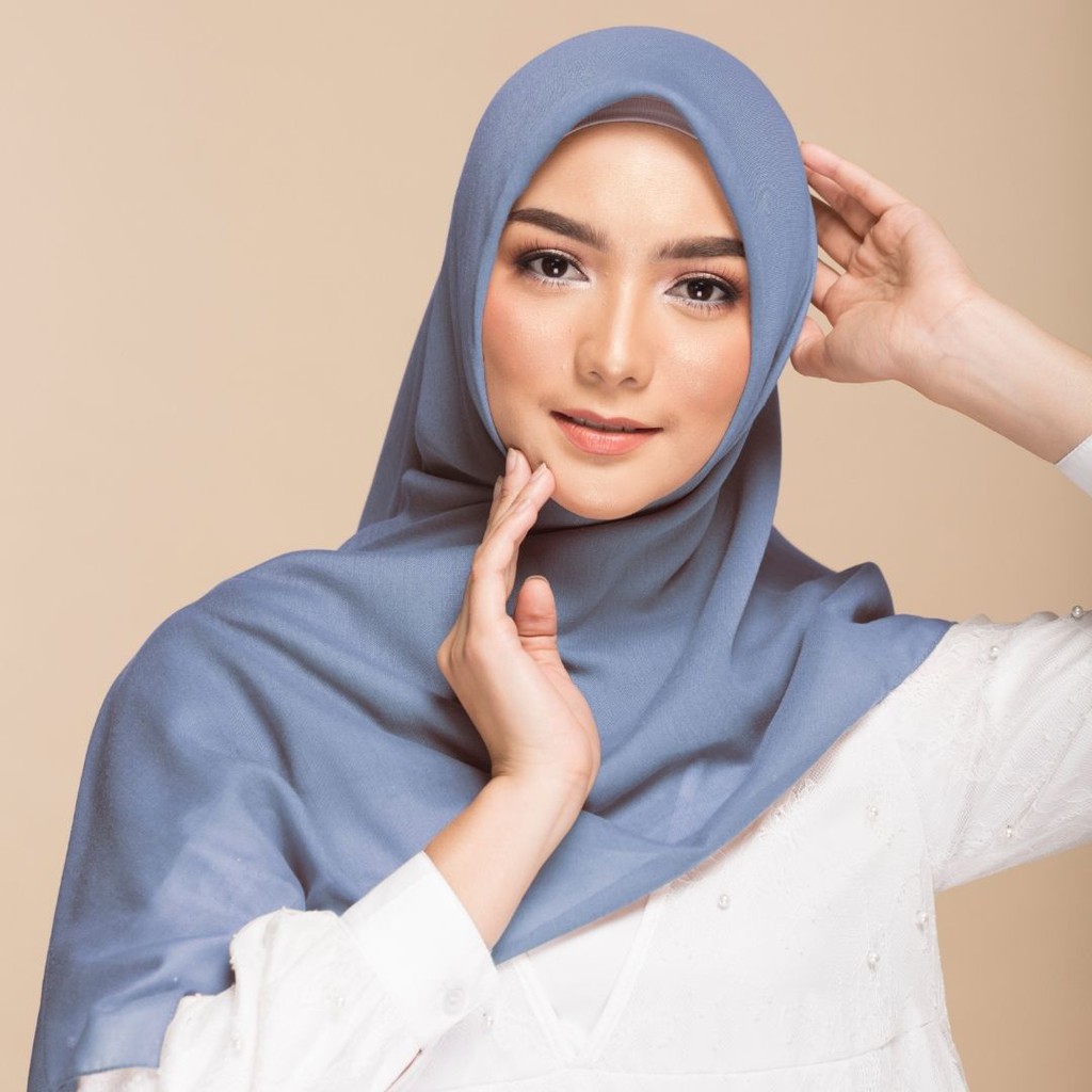 elzatta Jilbab Segi Empat Keisha Sadia Basic 2-813 - Mid Grey
