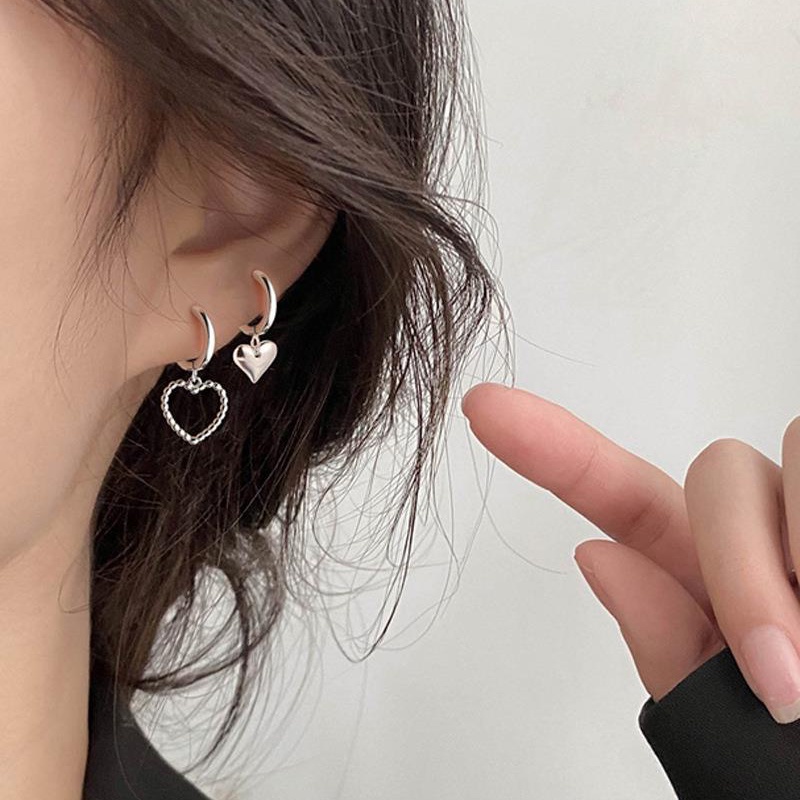 Anting Buckles Bentuk Hati Tidak Teratur Model Sederhana