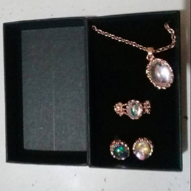 1 set perhiasan lapis perak,cincin kalung anting n kotak perhiasannya