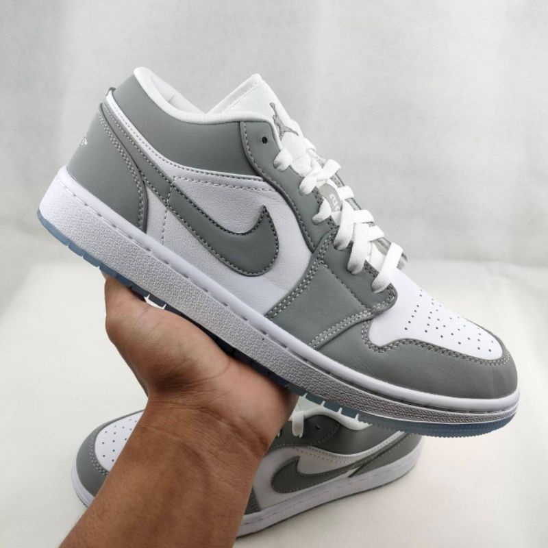 SEPATU PRIA NIKE AIR JORDAN 1 LOW WOLF GREY