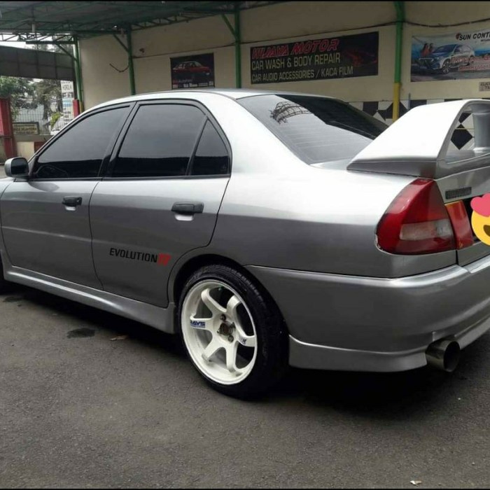 bodykit belakng evo 4 include wing spoiler